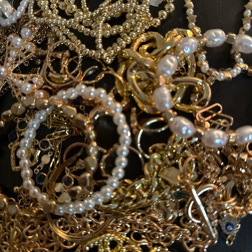 Elegant Gold and Pearl Jewelry Set